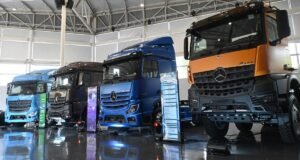 Mercedes-Benz leva novos caminhões e serviços à Fenatran 2026