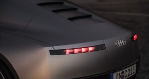 Por que Audi é a tradução de um sobrenome para o latim
